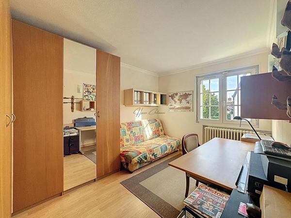 À deux pas de la place de la Ferme : une maison familiale lumineuse!