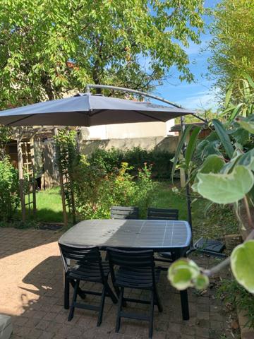 "CHAMBRE MEUBLÉE EN COLOCATION DANS UNE MAISON / 1 CHAMBRE DISPONIBLE"