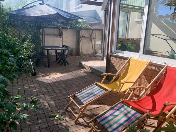 "CHAMBRE MEUBLÉE EN COLOCATION DANS UNE MAISON / 1 CHAMBRE DISPONIBLE"