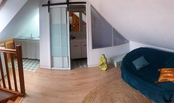 "CHAMBRE MEUBLÉE EN COLOCATION DANS UNE MAISON / 1 CHAMBRE DISPONIBLE"