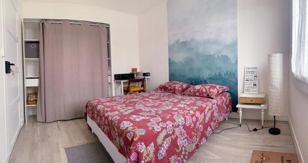 "CHAMBRE MEUBLÉE EN COLOCATION DANS UNE MAISON / 1 CHAMBRE DISPONIBLE"