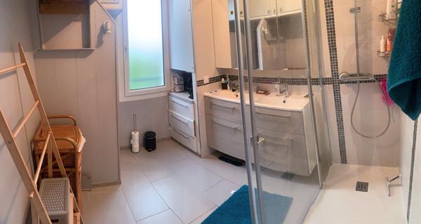 "CHAMBRE MEUBLÉE EN COLOCATION DANS UNE MAISON / 1 CHAMBRE DISPONIBLE"