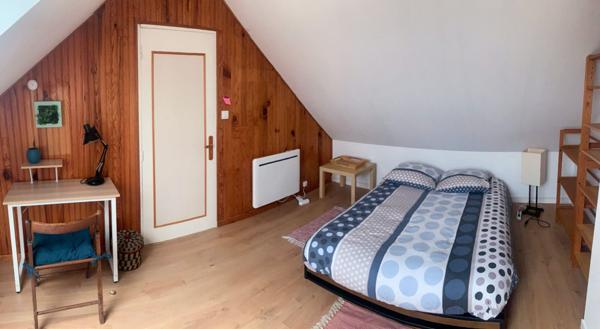 "CHAMBRE MEUBLÉE EN COLOCATION DANS UNE MAISON / 1 CHAMBRE DISPONIBLE"