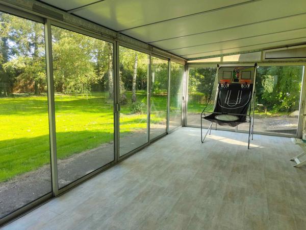 À vendre  Spacieuse maison familiale avec dépendances et parc arboré