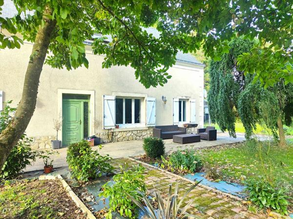 À vendre  Spacieuse maison familiale avec dépendances et parc arboré