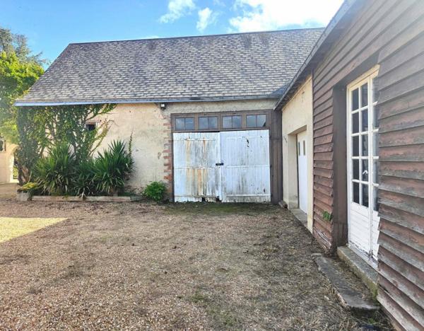 À vendre  Spacieuse maison familiale avec dépendances et parc arboré