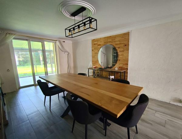 À vendre  Spacieuse maison familiale avec dépendances et parc arboré