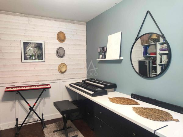 À vendre  Spacieuse maison familiale avec dépendances et parc arboré