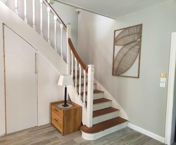 À vendre  Spacieuse maison familiale avec dépendances et parc arboré