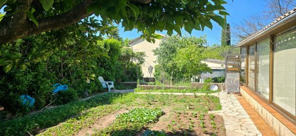 Villa T6 (1978) de 168 m2 sur Terrain de 641 m2 vendue Louée.