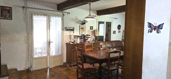 Villa T6 (1978) de 168 m2 sur Terrain de 641 m2 vendue Louée.