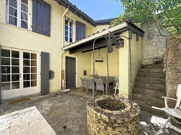 Maison Meximieux 4 pièce(s) 113 m2 plein centre ville, terrasse et terrain,