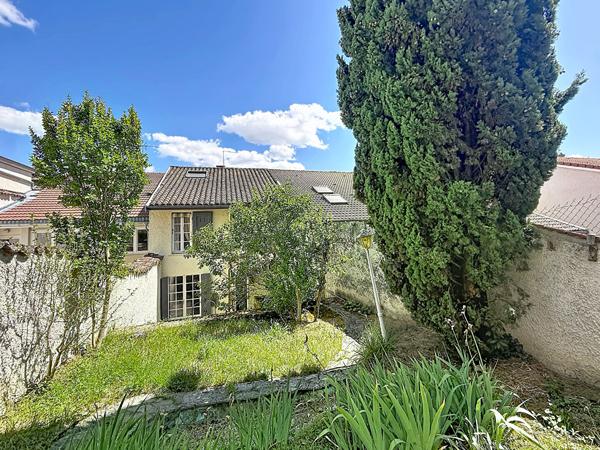 Maison Meximieux 4 pièce(s) 113 m2 plein centre ville, terrasse et terrain,