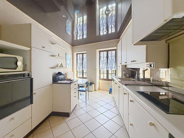 Maison Meximieux 4 pièce(s) 113 m2 plein centre ville, terrasse et terrain,