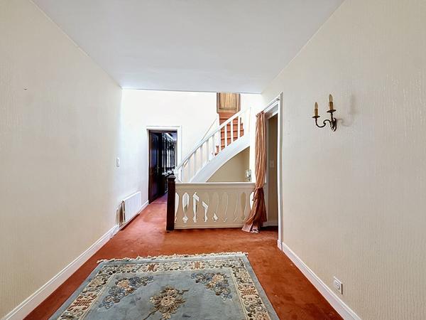 Maison Meximieux 4 pièce(s) 113 m2 plein centre ville, terrasse et terrain,