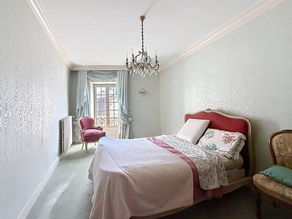 Maison Meximieux 4 pièce(s) 113 m2 plein centre ville, terrasse et terrain,