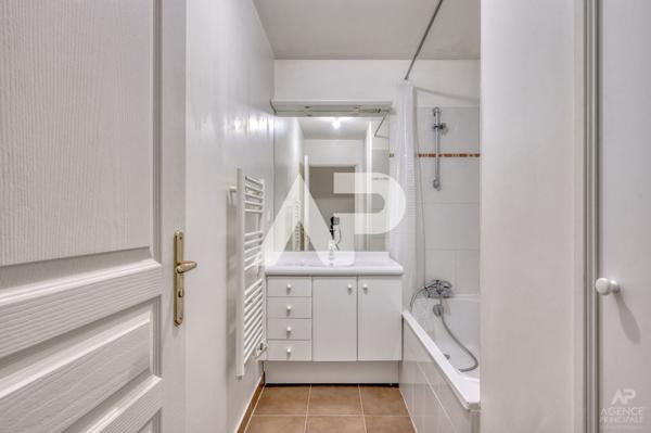 Appartement Rueil Malmaison 2 pièce(s) 56.49 m² 350 000 € ** - Référence 15034