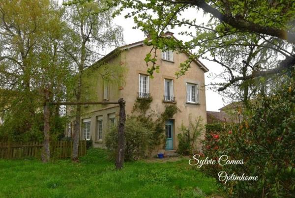 Maison de caractère de  233 m², idéale famille + espace professionnel possible à Sainte-Sigolène
