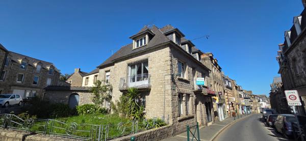 A vendre sur Plancoët Ensemble immobilier mixte ( Habitation et cellule commerciale )
