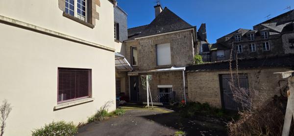 A vendre sur Plancoët Ensemble immobilier mixte ( Habitation et cellule commerciale )