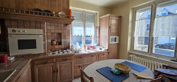 A vendre sur Plancoët Ensemble immobilier mixte ( Habitation et cellule commerciale )