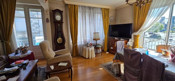 A vendre sur Plancoët Ensemble immobilier mixte ( Habitation et cellule commerciale )