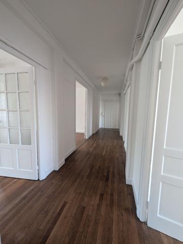 BREST CENTRE/LIBERTE : Grand appartement T6 de 145.76m² Beaux volumes