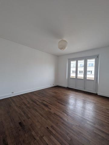 BREST CENTRE/LIBERTE : Grand appartement T6 de 145.76m² Beaux volumes