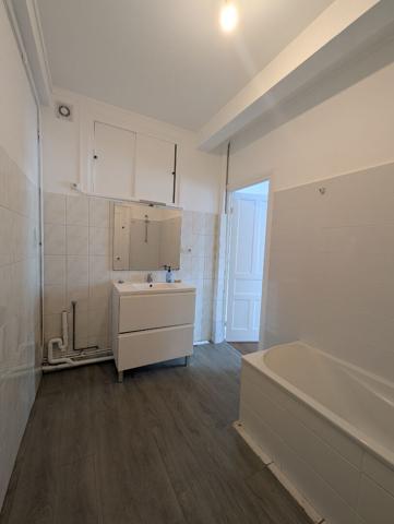 BREST CENTRE/LIBERTE : Grand appartement T6 de 145.76m² Beaux volumes