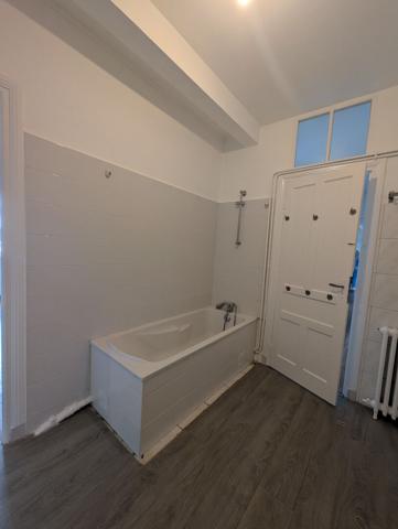 BREST CENTRE/LIBERTE : Grand appartement T6 de 145.76m² Beaux volumes