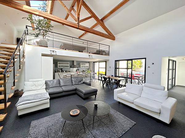 Magnifique Loft à Vendre Roanne 5 pièce(s) 206 m² + piscine