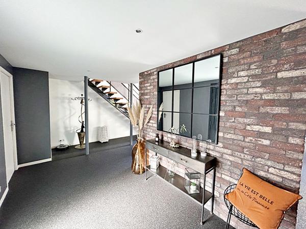 Magnifique Loft à Vendre Roanne 5 pièce(s) 206 m² + piscine