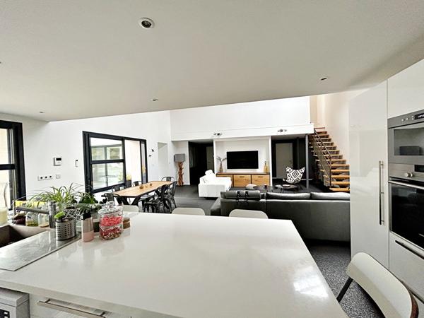 Magnifique Loft à Vendre Roanne 5 pièce(s) 206 m² + piscine