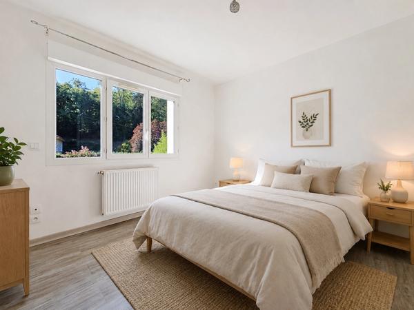 Maison entièrement rénovée à vendre 4 pièces de 85m2 avec 3 chambres et garage 60 m2 sur 833 m2 de terrain à CREYSSE (24)