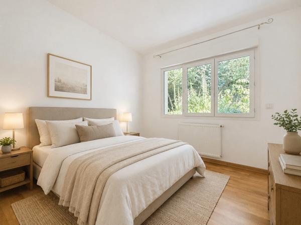 Maison entièrement rénovée à vendre 4 pièces de 85m2 avec 3 chambres et garage 60 m2 sur 833 m2 de terrain à CREYSSE (24)
