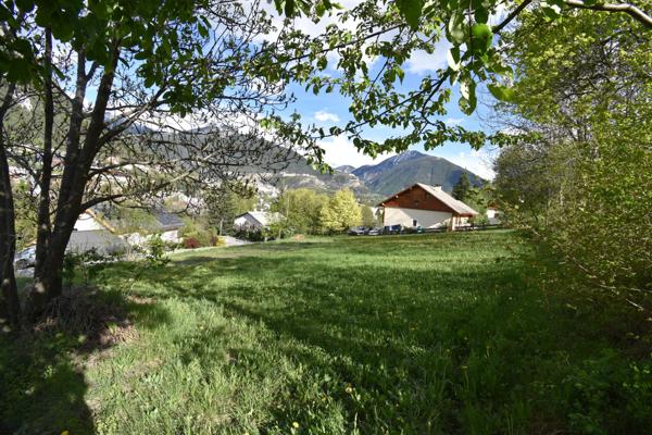 Terrain constructible de 1 150 m² à Briançon – Le Chabas – Quartier résidentiel recherché