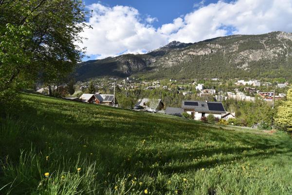 Terrain constructible de 1 150 m² à Briançon – Le Chabas – Quartier résidentiel recherché