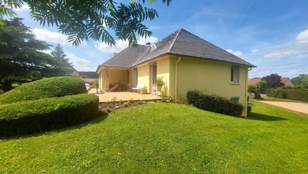 VILLA ATYPIQUE DANS SON BEAU JARDIN ET SES ATELIERS