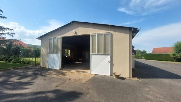 VILLA ATYPIQUE DANS SON BEAU JARDIN ET SES ATELIERS