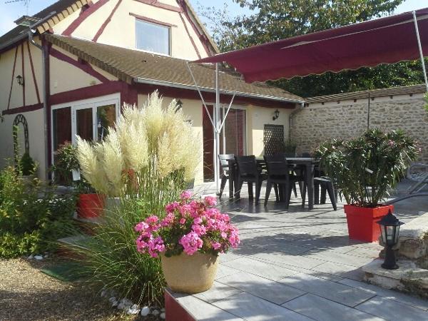 La Couture-Boussey (27750) Corps de ferme 230m2 + 3 gites (max14pers) + Pool house 130m2 avec piscine chauffée 26m2 + clientèle fidèle.