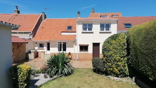 Maison de ville avec garage , centre ville .