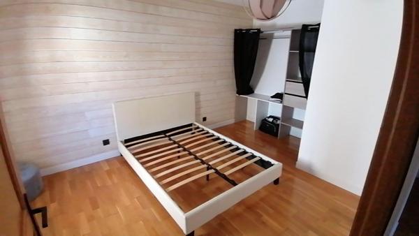 Maison de ville avec garage , centre ville .