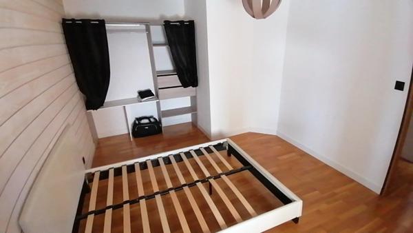 Maison de ville avec garage , centre ville .