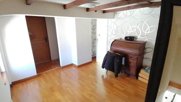 Maison de ville avec garage , centre ville .