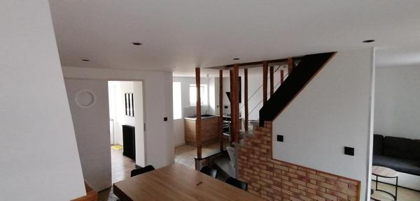 Maison de ville avec garage , centre ville .