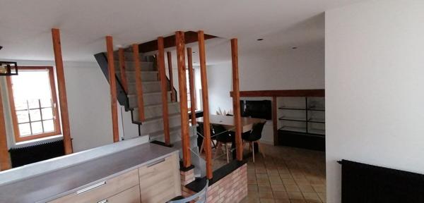 Maison de ville avec garage , centre ville .