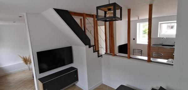 Maison de ville avec garage , centre ville .