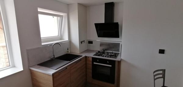 Maison de ville avec garage , centre ville .