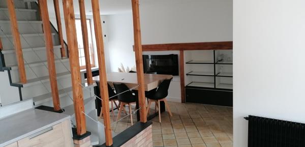 Maison de ville avec garage , centre ville .