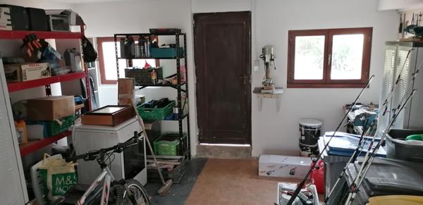 Maison de ville avec garage , centre ville .